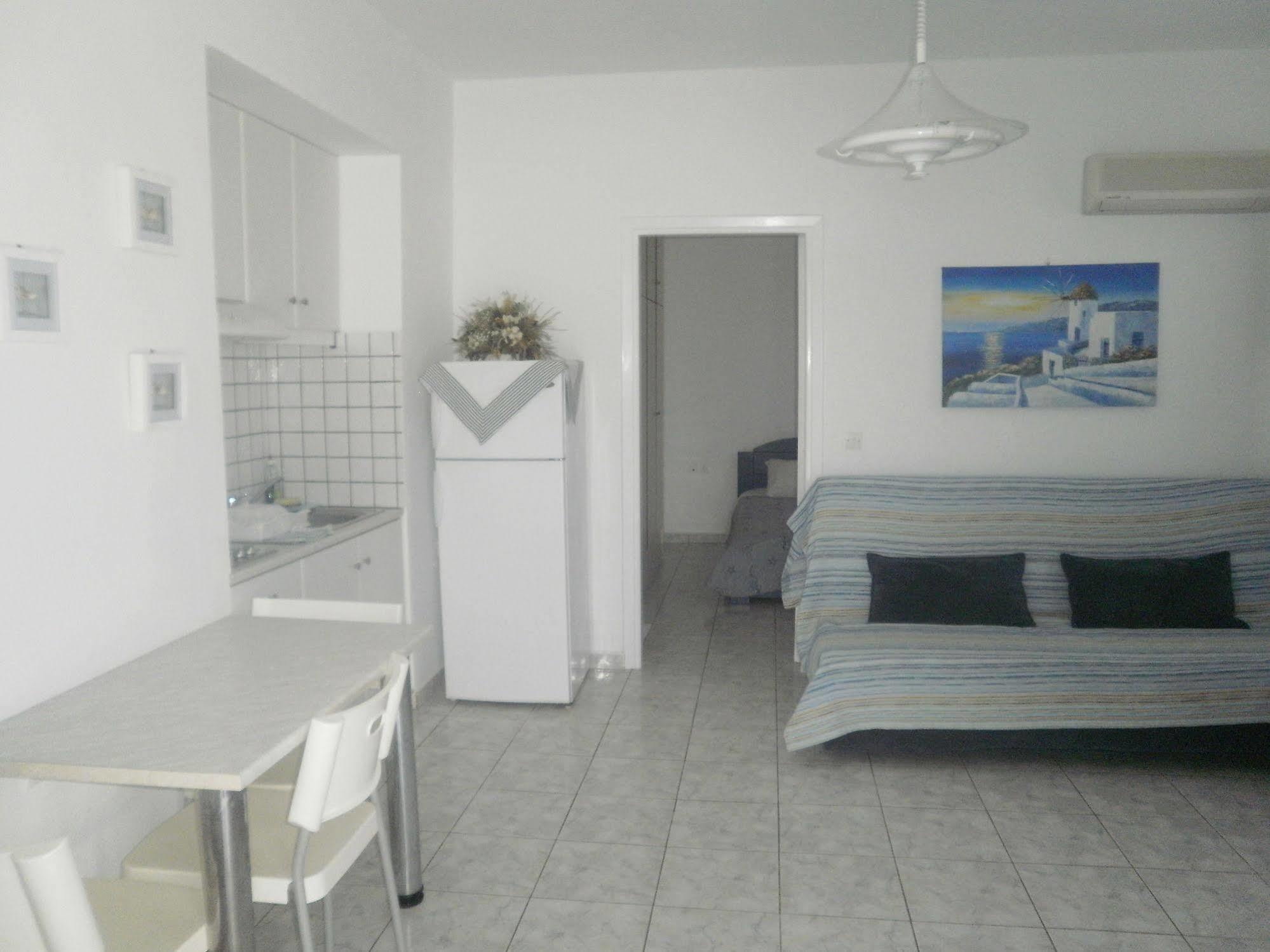 Blue And White Studios & Apartments 리프코스칼파수 외부 사진